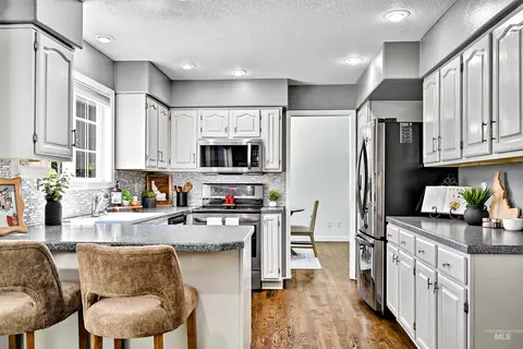 Kitchen - 1961 E Shalimar Dr, Eagle, ID 83616 photo 2 of 4
