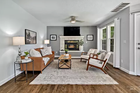 Living - 1961 E Shalimar Dr, Eagle, ID 83616 photo 1 of 4