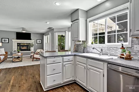 Kitchen - 1961 E Shalimar Dr, Eagle, ID 83616 photo 4 of 4