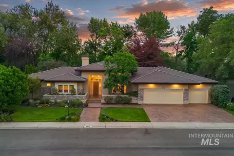 3430 N Plantation River Dr, Garden City, ID 83703