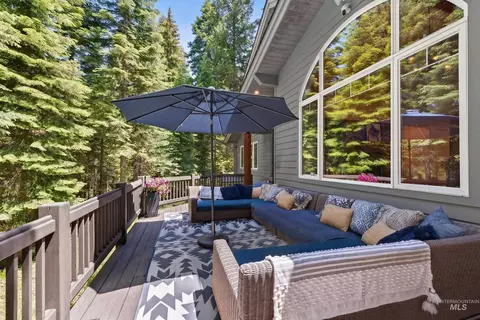 Exterior - 1029 Fireweed Dr, Mccall, ID 83638 photo 3 of 11