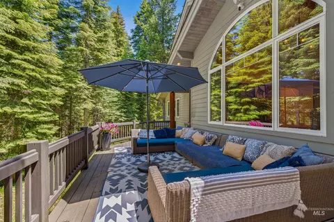 Exterior - 1029 Fireweed Dr, Mccall, ID 83638 photo 2 of 11