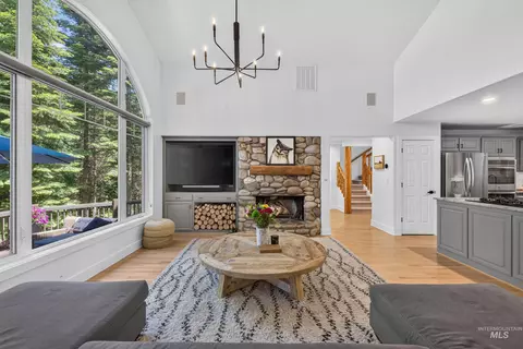 Living - 1029 Fireweed Dr, Mccall, ID 83638 photo 4 of 5