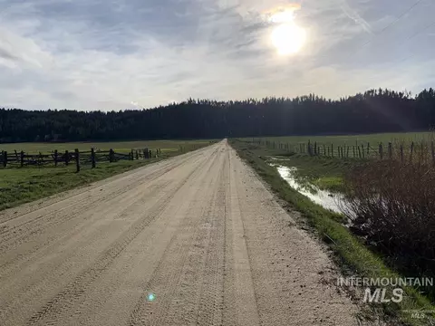 11 Gray Ln, Cascade, ID 83611 photo 2