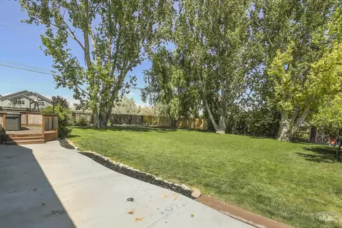 Exterior - 1108 E Ustick Rd, Caldwell, ID 83607 photo 8 of 11