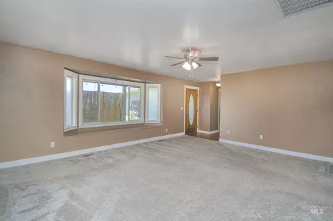 Living - 1108 E Ustick Rd, Caldwell, ID 83607 photo 2 of 4