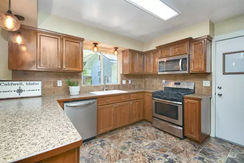 Kitchen - 1108 E Ustick Rd, Caldwell, ID 83607 photo 1 of 2
