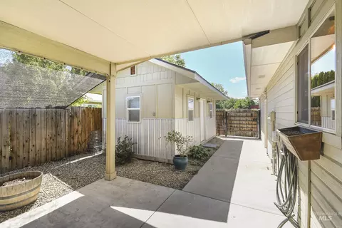 Exterior - 1108 E Ustick Rd, Caldwell, ID 83607 photo 6 of 11