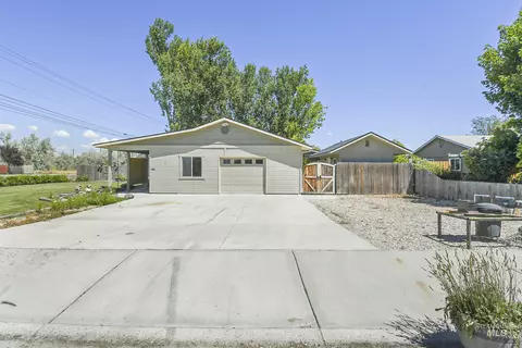 Exterior - 1108 E Ustick Rd, Caldwell, ID 83607 photo 2 of 11