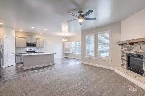 Living - 1023 N Chastain Ln, Eagle, ID 83616 photo 3 of 7