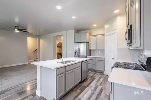 Kitchen - 1023 N Chastain Ln, Eagle, ID 83616 photo 4 of 7