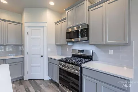 Kitchen - 1023 N Chastain Ln, Eagle, ID 83616 photo 6 of 7