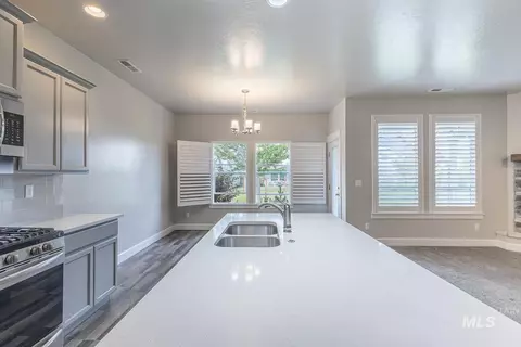 Kitchen - 1023 N Chastain Ln, Eagle, ID 83616 photo 5 of 7