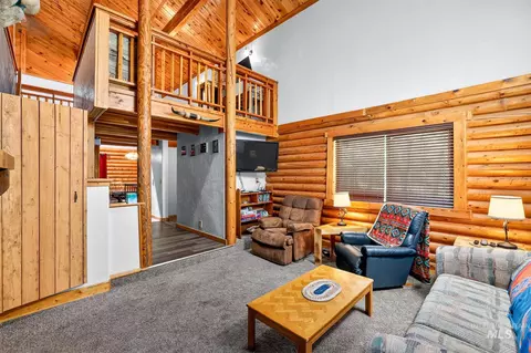 Living - 42 Red Fox Ct, Cascade, ID 83611 photo 1 of 3