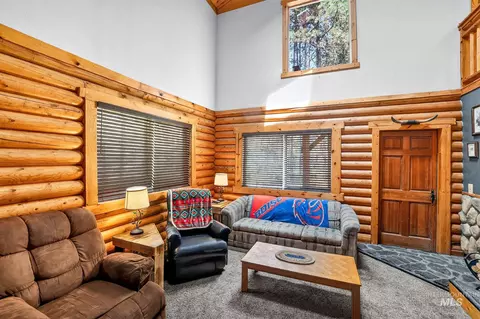 Living - 42 Red Fox Ct, Cascade, ID 83611 photo 2 of 3