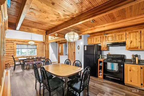 Dining - 42 Red Fox Ct, Cascade, ID 83611 photo 3 of 7
