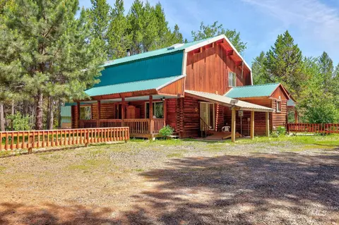 Exterior - 42 Red Fox Ct, Cascade, ID 83611 photo 2 of 7