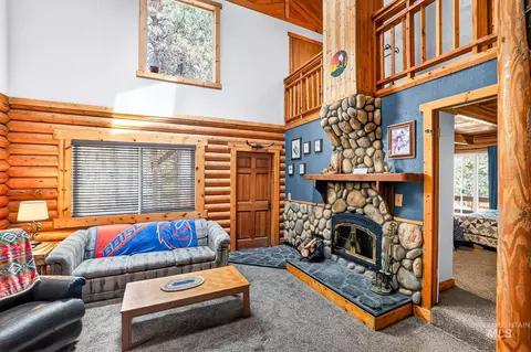 Living - 42 Red Fox Ct, Cascade, ID 83611 photo 3 of 3