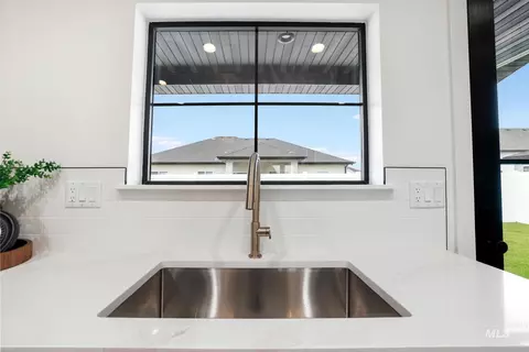 Kitchen - 979 Siphon St, Twin Falls, ID 83301 photo 7 of 8