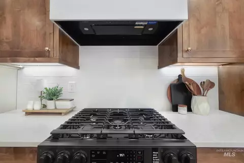 Kitchen - 979 Siphon St, Twin Falls, ID 83301 photo 5 of 8
