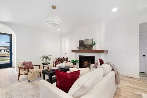 Living - 979 Siphon St, Twin Falls, ID 83301 photo 2 of 2