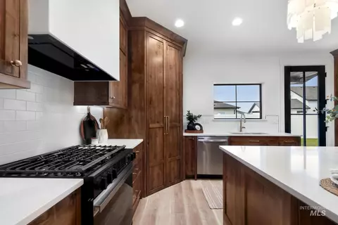 Kitchen - 979 Siphon St, Twin Falls, ID 83301 photo 4 of 8