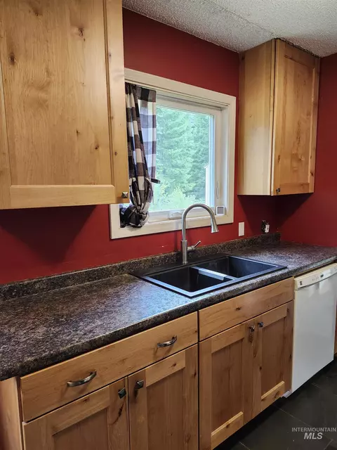 Kitchen - 425 Cedar Dr, Pierce, ID 83546 photo 4 of 6
