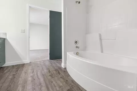 Bath - 4415 Duke St, Caldwell, ID 83607 photo 2 of 3