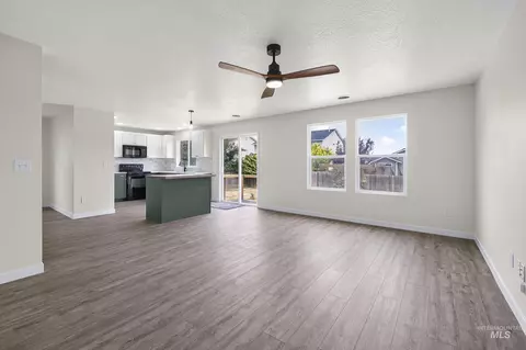 Living - 4415 Duke St, Caldwell, ID 83607 photo 3 of 4