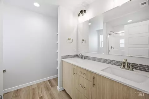 Bath - 7325 W Trumbull Ct, Eagle, ID 83616 photo 3 of 4