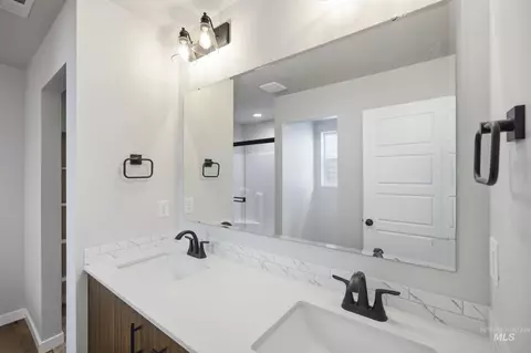 Bath - 7340 W Trumbull Ct, Eagle, ID 83616 photo 2 of 3
