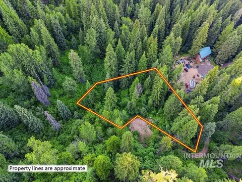 000 Cougar Dr, Cascade, ID 83611 photo 2