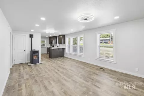311 N School St, Cascade, ID 83611 photo 3