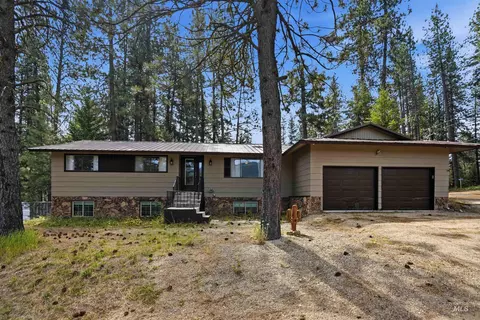 1 Happy Hollow Dr, Garden Valley, ID 83622