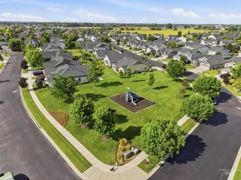 View/Area - 1010 N Chastain Ln, Eagle, ID 83616 photo 3 of 6