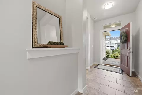 Entry Way - 1010 N Chastain Ln, Eagle, ID 83616 photo 1 of 5