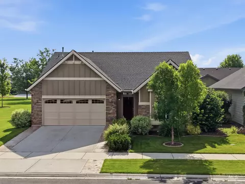 Exterior - 1010 N Chastain Ln, Eagle, ID 83616 photo 2 of 8
