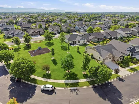 View/Area - 1010 N Chastain Ln, Eagle, ID 83616 photo 2 of 6