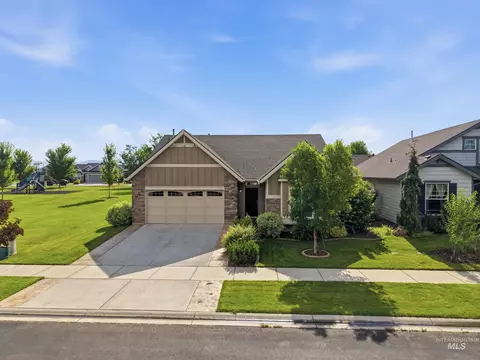 Exterior - 1010 N Chastain Ln, Eagle, ID 83616 photo 7 of 8