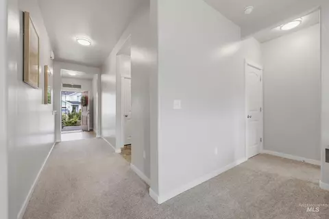 Entry Way - 1010 N Chastain Ln, Eagle, ID 83616 photo 3 of 5