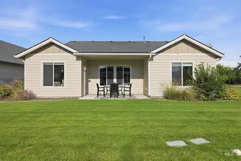 Exterior - 1010 N Chastain Ln, Eagle, ID 83616 photo 4 of 8