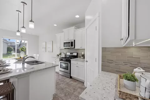 Kitchen - 1010 N Chastain Ln, Eagle, ID 83616 photo 4 of 7