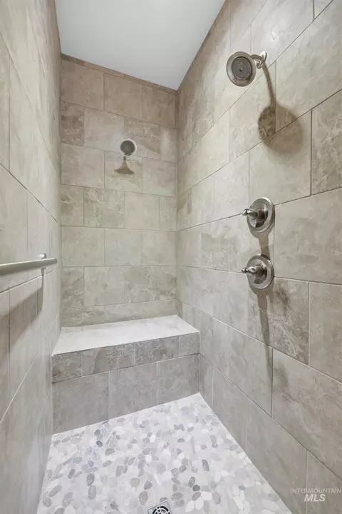 Bath - 1010 N Chastain Ln, Eagle, ID 83616 photo 2 of 2
