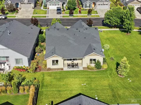 Exterior - 1010 N Chastain Ln, Eagle, ID 83616 photo 8 of 8