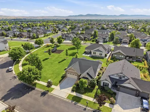 View/Area - 1010 N Chastain Ln, Eagle, ID 83616 photo 5 of 6