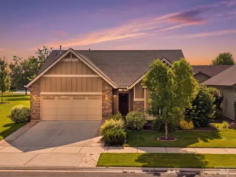 Exterior - 1010 N Chastain Ln, Eagle, ID 83616 photo 6 of 8