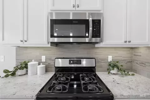 Kitchen - 1010 N Chastain Ln, Eagle, ID 83616 photo 6 of 7