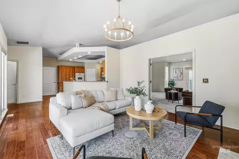 Living - 15181 Drury Ln, Caldwell, ID 83605 photo 5 of 5