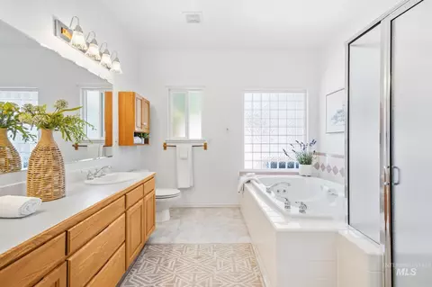 Bath - 15181 Drury Ln, Caldwell, ID 83605 photo 1 of 4