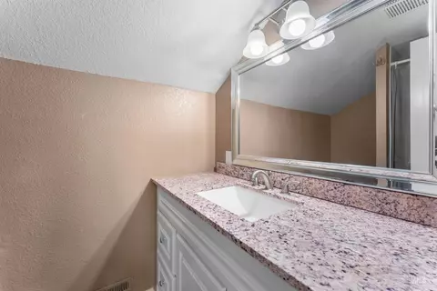 Bath - 17441 Upper Pleasant Ridge Rd, Caldwell, ID 83607 photo 1 of 3